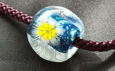 【 南部花とんぼ玉 】 ひも付き （ 宙花 ）／ とんぼ玉 アクセサリー ネックレス 一つだけ オンリーワン 蜻蛉玉 ガラス細工 工芸品 和装 プレゼント ギフト 贈り物 誕生日 和服 かわいい 可愛い おしゃれ ファッション雑貨 キレイ きれい 綺麗 女性 彼女