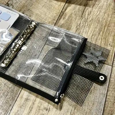 手帳 バインダー 表紙がポーチになった クリア手帳 M6ワイドサイズ ブラック