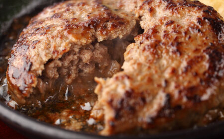 【ハンバーグを食べ比べ】佐賀牛と若楠三元豚のハンバーグ 食べ比べセット 計8個（各4個×2種） / 和牛 黒毛和牛 食べ比べ / 佐賀県 / 株式会社ナチュラルフーズ [41AFAB008]