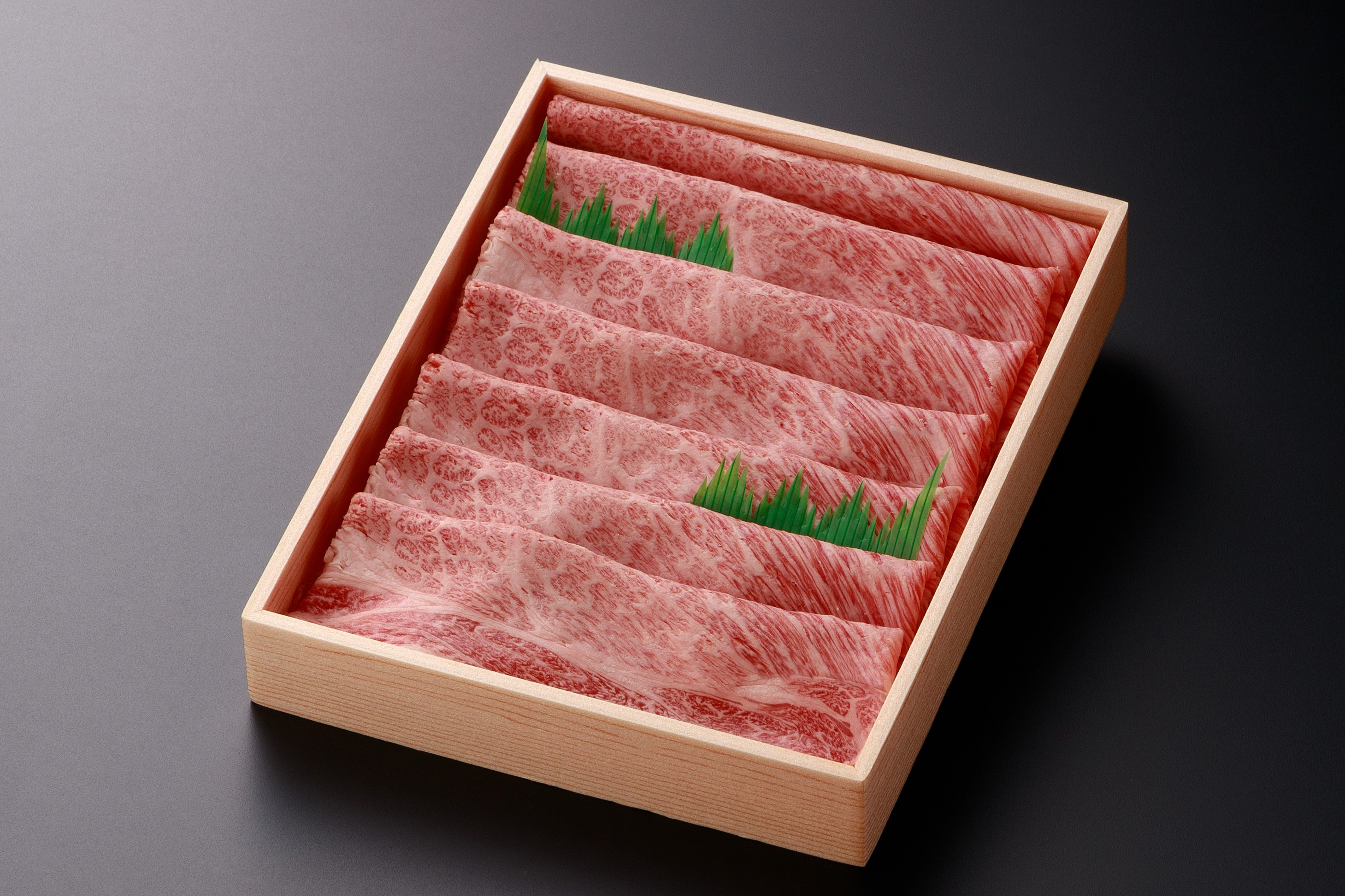 肩ロースしゃぶしゃぶ用400ｇ　しゃぶしゃぶ肉は口の中でとろける柔らかさ。奥出雲和牛の中でも人気の商品です。