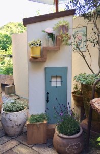 ガーデニング 雑貨階段ラックのお家型塀＜Moon Rabbit＞