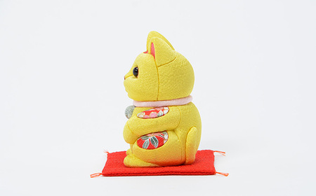木目込人形（招き猫・風水（中）黄） ／ まねきねこ 猫 飾り物 人形 置物 ちりめん 伝統工芸 縁起 開運招福 千客万来 商売繁盛 金運 インテリア プレゼント 雑貨 可愛い 柿沼東光 クールジャパン