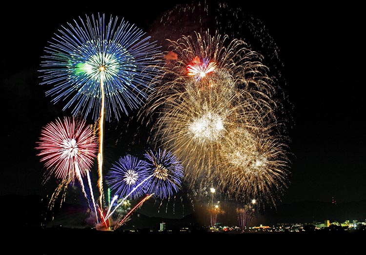 【先着10組限定】花火大会 チケット＆宿泊券／亀岡平和祭「保津川市民花火大会」と湯の花温泉「松園荘 保津川亭」宿泊プラン（現地送迎付き） 京都 亀岡 温泉 宿泊 花火 ※2024年7月下旬以降に順次発送予定