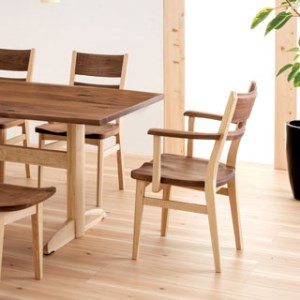 ダイニングチェア(肘付/板座)　ウォルナット×オーク材　飛騨の家具　イバタインテリア 椅子 いす 飛騨家具 アームチェア 飛騨の匠 ウォールナット オーク材 天然木 DCA-180  [Q2154]