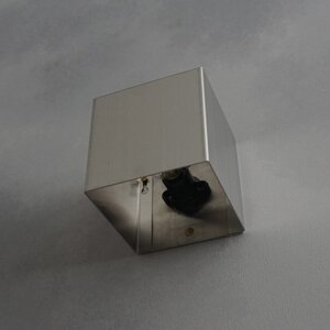職人とマシニングセンタ加工によるブラケットライト「壁付け」【CUBE ステンレスブラケット】【1443672】