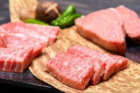 【訳あり】【A4～A5】博多和牛 焼肉切り落とし(肩ロース・バラ) 1kg(500g×2p) 吉富町/株式会社MEAT PLUS [BGAB043]