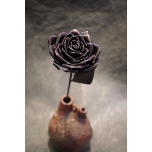 Eterna -Leather Rose- カラー 黒 ／ 国産 革 レザー ローズ バラ 造花 アートフラワー 小物 インテリア 記念日 プレゼント 奈良県 葛城市【area001-black】