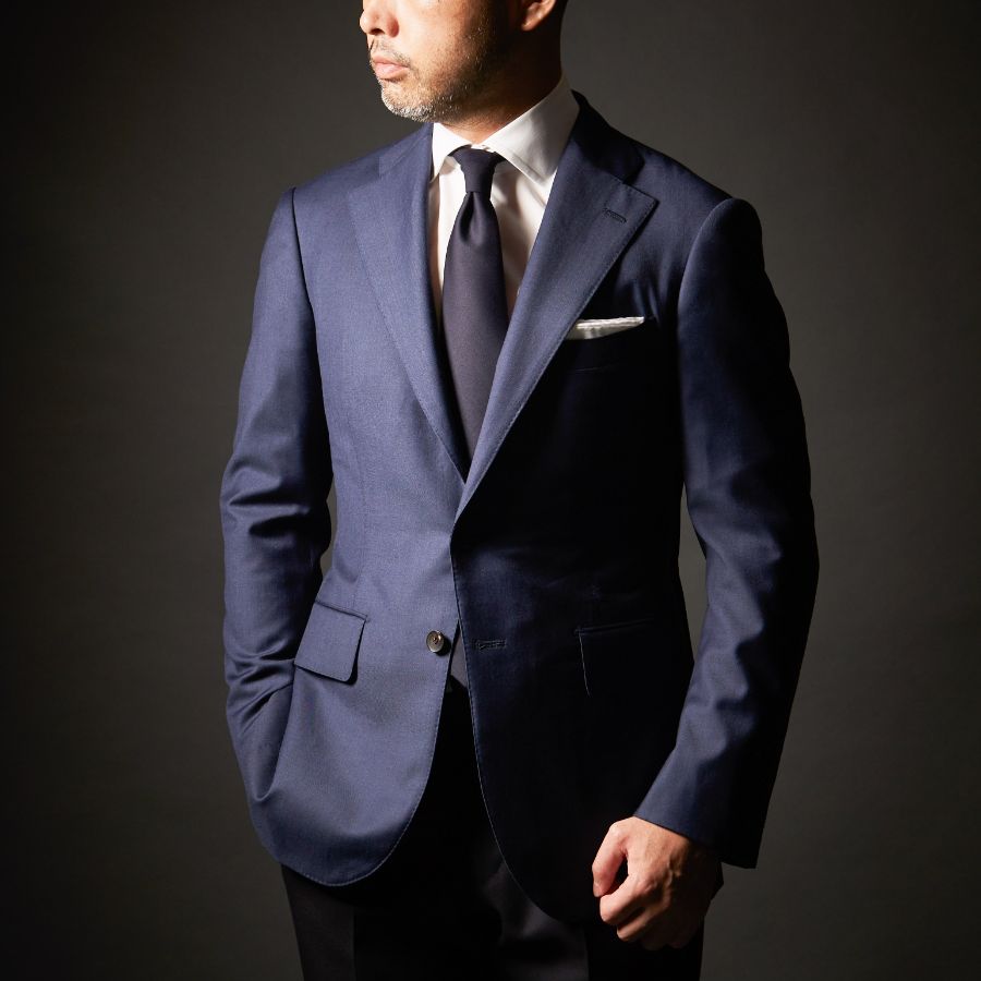 これさえあれば安心の幅広い場面に使えるネイビースーツお仕立券