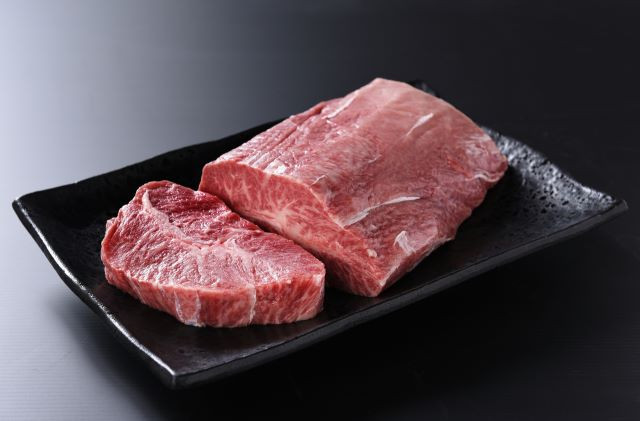
【近江牛 リブステーキ】肉 牛肉 ブランド牛 三大和牛 滋賀県 竜王 冷凍 贈り物 ギフト プレゼント
