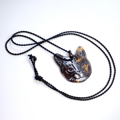 ふるさと納税 長崎市 べっ甲製まち猫ペンダント |  | 01