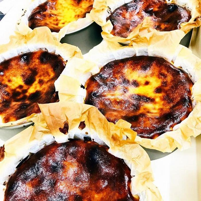【ふるさと納税】 幸福のバスクチーズケーキ(小麦粉不使用)15cmホール 6~10人分 1個