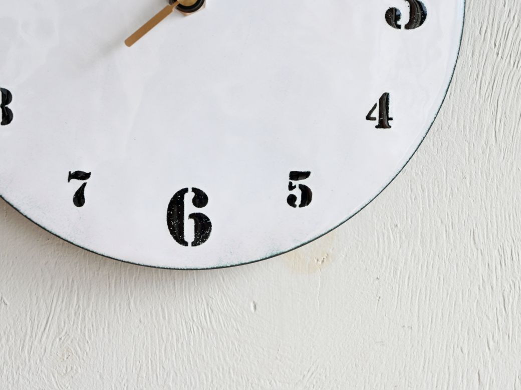 Kenichi Kondo　七宝じかん　七宝文字盤Ｍ（壁掛け時計セット）／白地に黒文字