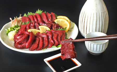 【 6回 定期便 】まな板不要 カット済み 希少な 純国産 馬刺し 赤身 約 200g ( 50g ×4P） タレ付き | 熊本県 熊本 くまもと 和水町 なごみ 馬肉 日本原産 国内肥育 小分け 冷