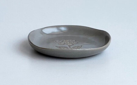 【瀬戸焼】 wanohana小皿 5枚 (灰) 【カネ三商店】 / 食器 皿 プレート ギフト / 瀬戸市[BBDD075]