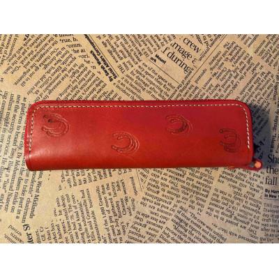 ふるさと納税 栗東市 馬九(うまく)いくラウンドファスナーペンケース(レッド) |  | 02