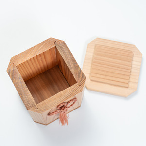 伝統工芸 とくしま 杉 骨箱 茜染 3寸【 杉の 骨壺 】