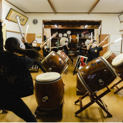 
＜楽土庵宿泊+越中いさみ太鼓見学付き＞土の部屋、夕朝食付き(スペシャルディナー)ペア宿泊券【1446935】
