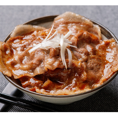 鹿追産　自然放牧黒豚　十勝名物　豚丼セット(ロース200g×3・肩ロース200g×2・たれ1本)【配送不可地域：離島】