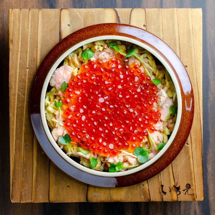＜旬のお料理 釜めし いちえ＞しばれ釜めし４個ギフト(いちえ特製、花咲蟹、いくら一面、ほたて)