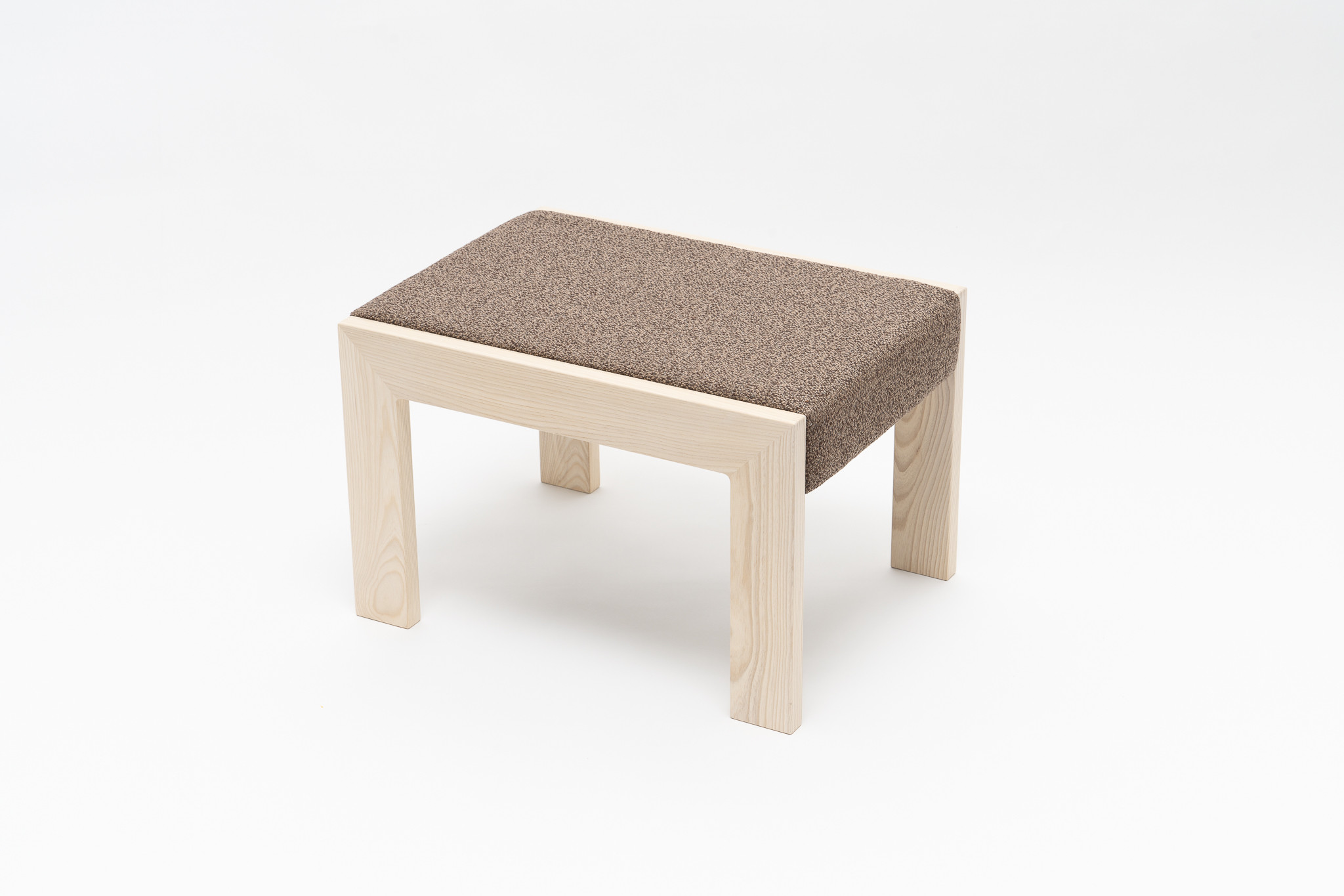 
                  【6色から選べる】センの木の家具 Ottoman
                