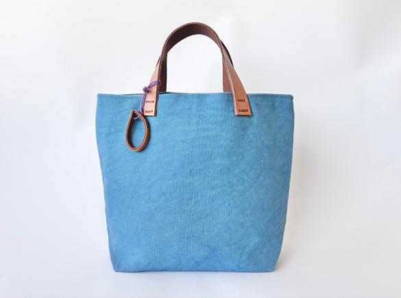 
                  手染め帆布トートバッグ　からふるS〈水色〉
                