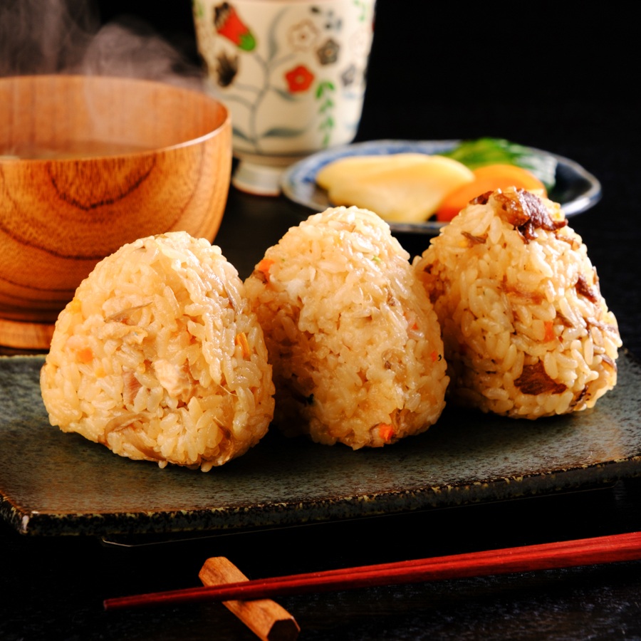 ＜かねすえ＞九州おにぎり倶楽部 みつせ鶏おにぎり・鯛めしおにぎり・すき焼きおにぎり 各90g×4個（計12個）