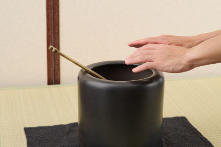 尾崎焼 手炙り火鉢【日の隈窯 元祖　尾崎焼 神埼市 佐賀 陶器 鉄絵 窯元 陶芸作家】(H025155)