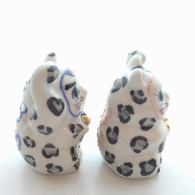 ふるさと納税 能美市 九谷LOVE招き猫(小)「ゆっきー&ゆきお」台・敷物付き |  | 03