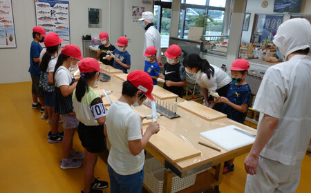 【Aコース】おいしい出来たて かまぼこ作り体験 / カマボコ 蒲鉾 練り物 焼きちくわ 揚かまぼこ 魚そうめん / 南島原市 / しきしま蒲鉾[SAR013]