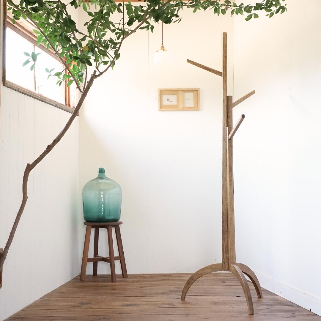 【ふるさと納税】ポールハンガー 木製 手作り【Ojn Handmade Hut】 コートスタンド 衣類収納 自立型 新生活 インテリア 新築祝い 引っ越し祝い 新潟県 出雲崎町