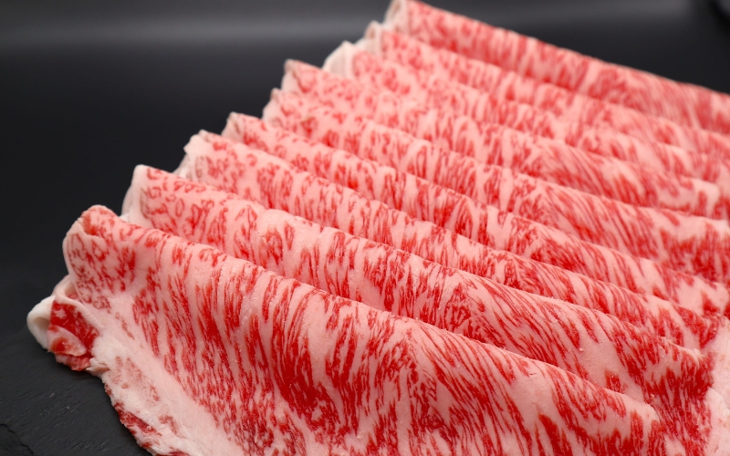 【肉の横綱】伊賀牛ロースすき焼き肉 800g【ymmt0002】
