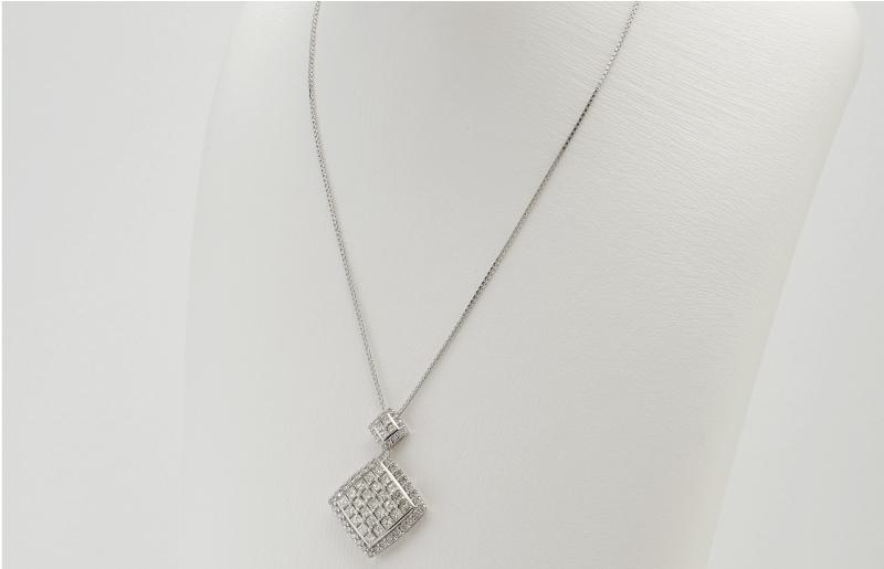 アルカンシェル プラチナダイヤペンダント（計 3.0ct）【鑑別書付き ジュエリー プレゼント ギフト ファッション アクセサリー 贈り物 贈答 お祝い 記念日】 J008-4