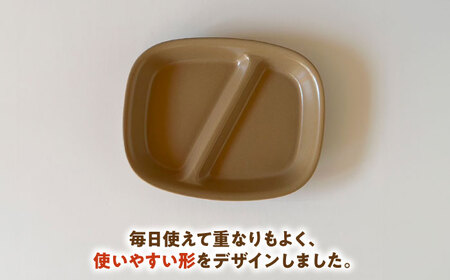 【美濃焼】 ランチプレート 2つ仕切り 四角 21cm 1枚 マットベージュ 瑞浪市 / 窯元ロングアイランド おしゃれ 食器 シンプル レンジ対応 食洗機対応[AZCU023]