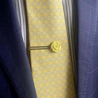 ふるさと納税 茅ヶ崎市 ArtOpus. ネクタイピン 薔薇 黄 湘南 茅ヶ崎市 陶磁器 アートギフト |  | 01