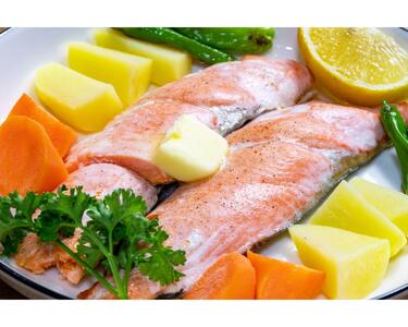 北海道産鮭（薄塩味）10切セット【er003-001-a】サケ さけ シャケ しゃけ 切り身 切身 白鮭 シロサケ 塩鮭 塩漬 塩漬け 焼魚 焼き魚 ムニエル 魚 魚介類 魚介 海鮮 海の幸 海産物 