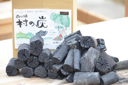 木炭 炭 (クヌギ・樫) 約3㎏ 燃料 薪 キャンプ アウトドア ストーブ BBQ バーベキュー グランピング キャンプファイヤー 京都府 南山城村 焚火 暖炉 雑貨 日用品 消臭 インテリア 防災グ