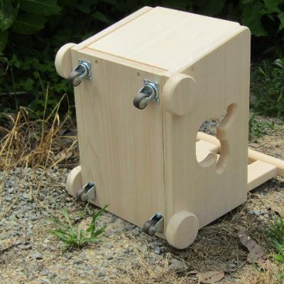 ふるさと納税 泉佐野市 手作り木製 吉野の桧製手押し車III 片面透かし 099H2137 |  | 03