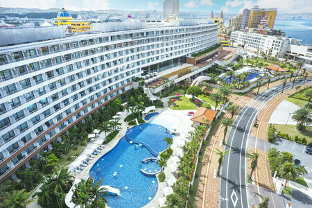 【ふるさと納税】ヒルトンギフトバウチャー　450,000円分 | ホテル 旅行 ギフト券 バウチャー チケット 北谷 北谷町 クーポン 宿 ふるさと 旅行 宿泊 沖縄県 沖縄 北谷 人気 アメリカンビ