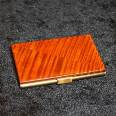 ふるさと納税 ふじみ野市 イタリア・クレモナで修行したバイオリン職人が作る二枚板継ぎ名刺ケース【ピンクゴールド】 |  | 01