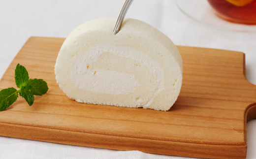 【プレミアム米粉ロールケーキ 人気4本セット】天使のホワイトロール & 焦がしキャラメルロール & 赤の煌きラズベリーロール & 嬉野新緑ロール【グルテンフリー 小麦粉不使用 保存料不使用 贈り物 お