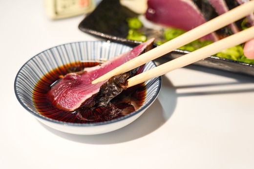 トロかつおの藁焼きタタキセット ( 冷凍 ) 約6人前 冷凍 高知 久礼 山本鮮魚店 かつおのたたき わら焼き 薬味 タレ付き 日戻り 本場 タタキ 鰹のタタキ 冷凍6人前