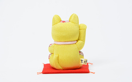 木目込人形（招き猫・風水（中）黄） ／ まねきねこ 猫 飾り物 人形 置物 ちりめん 伝統工芸 縁起 開運招福 千客万来 商売繁盛 金運 インテリア プレゼント 雑貨 可愛い 柿沼東光 クールジャパン