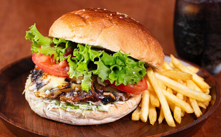 【しあわせチーズ工房】ラクレット使用！アメリカン ハンバーガーキット 2個 《足寄町》【Woody bell】[BEBM001]