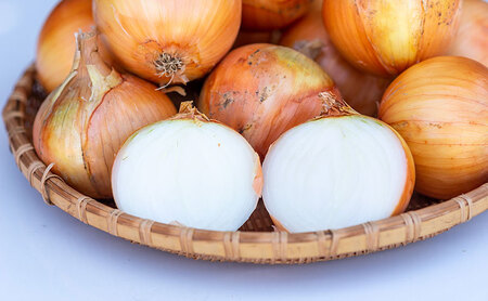 淡路島の玉ねぎ　3kg　中生 玉ねぎ たまねぎ 玉葱 オニオン 野菜 甘み コク 旨み 炒め物 カレー 肉じゃが ステーキ スープ 煮物 ハンバーグ 旬 兵庫県 洲本市 淡路島