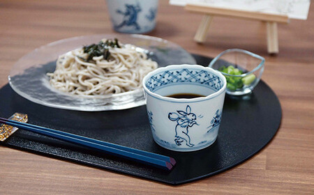 A25-237 有田焼 染付鳥獣戯画そばちょこ ペア よう楽庵・たかす