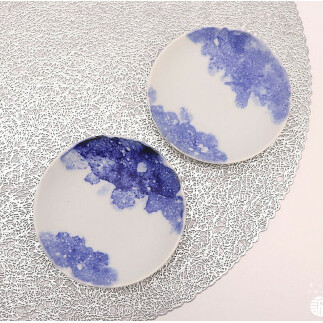 有田焼 BLUE ESPUMA / 丸小皿 ２枚（深海三龍堂） 手のひらサイズ 豆皿 豆小皿 かわいい モダン 菓子皿 A12-122_イメージ2
