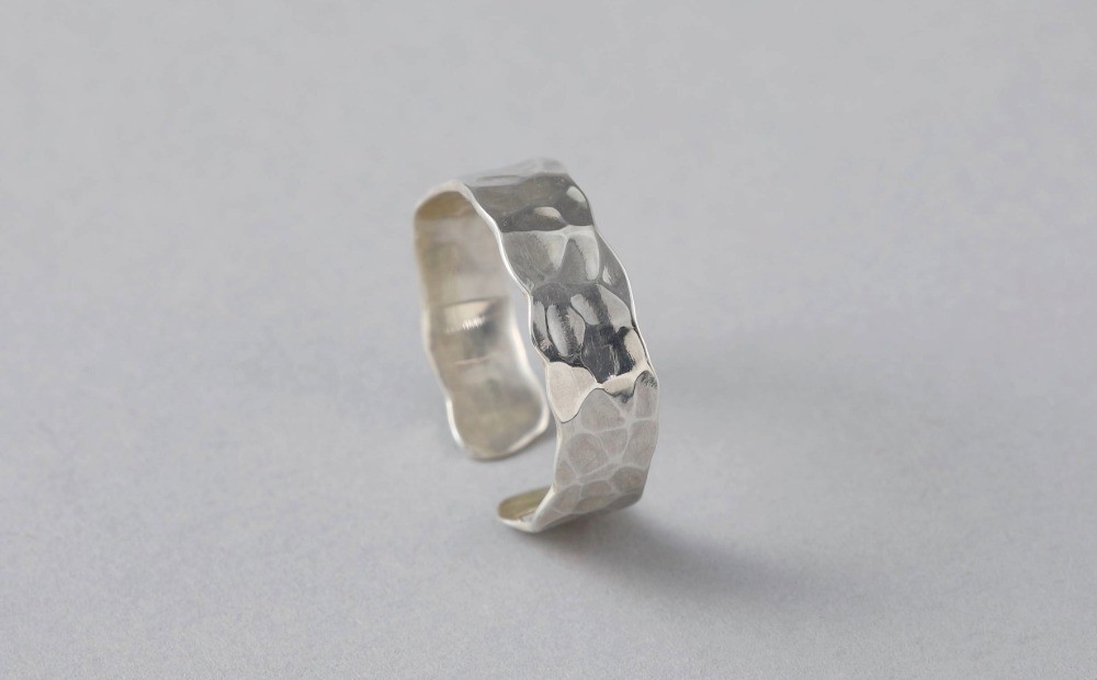 
            粋なリングシルバー | Haruka Ozone リング 指輪 シンプル シルバー 槌目模様 フリー サイズ調整可 ギフト
          