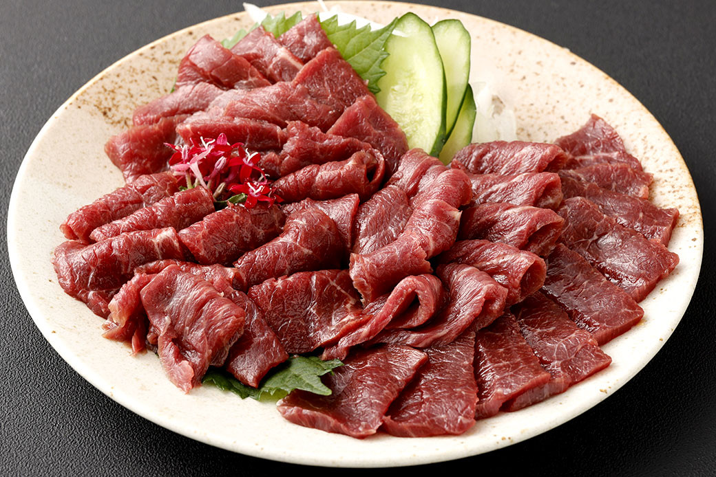
            【フジチク ふじ馬刺し】カット不要！切れてる馬刺し！50g×4人前 計200g タレ・生姜付き 馬刺し 馬肉 馬 お肉 肉 熊本県 水上村 冷凍
          