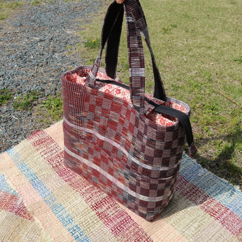 
                  バッグ 裂き織り 中に仕切りがある トートバッグ チョイス限定 １点もの 鞄 着物 トート バック ハンドメイド かばん おでかけ コーディネート ファッション 静岡県 藤枝市 
                