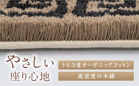 【手刺繍】蟹牡丹と蝶文縁二重雷文（灰地青） 約200×200cm / 鍋島緞通 [41AAAM009]